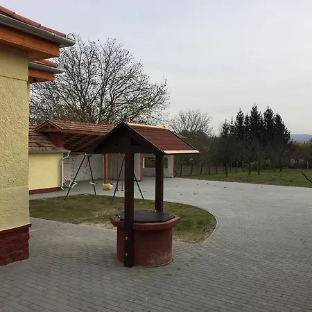 Amarilisz Vendeghaz * Sármellék